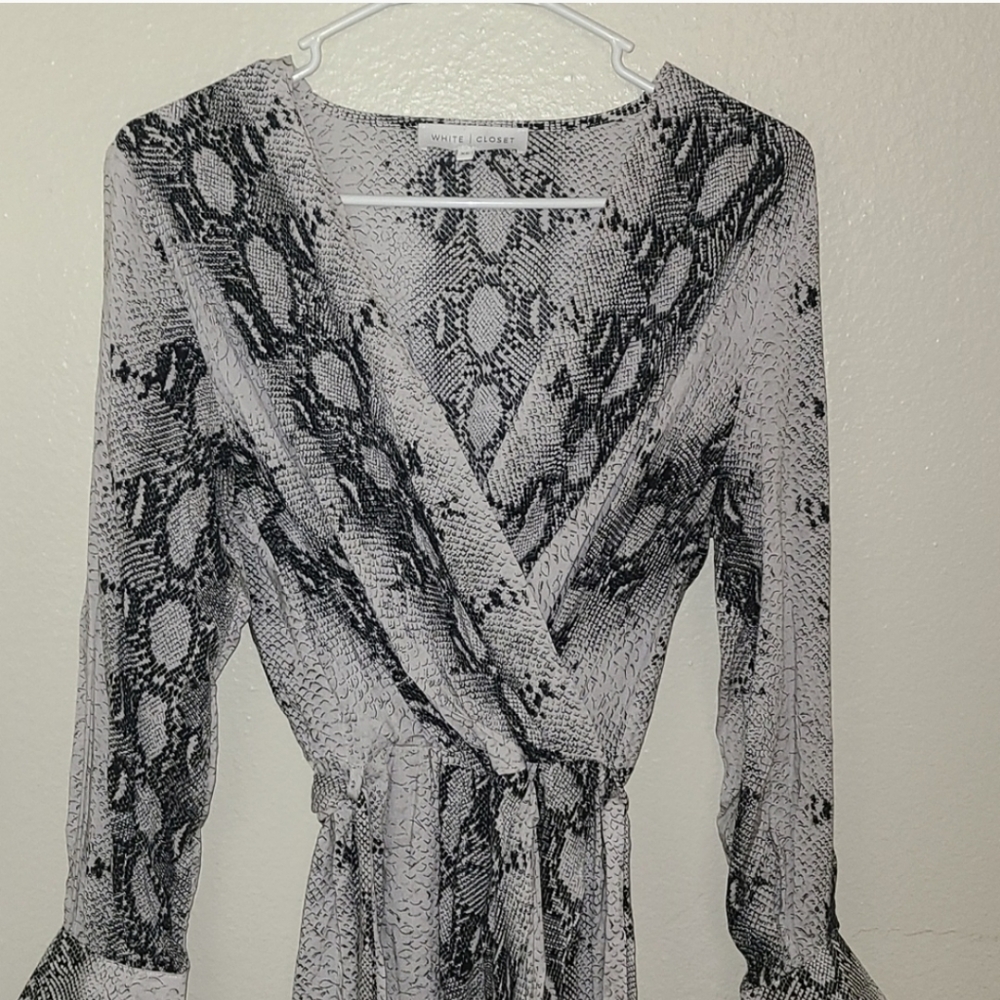 WHITE CLOSET Snake print dress with Slit